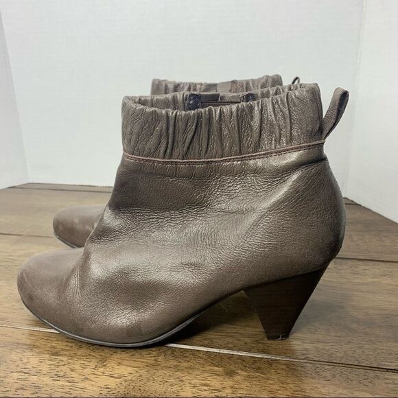 YOU by Crocs Leather Ankle Booties sz 9 - Picture 7 of 12